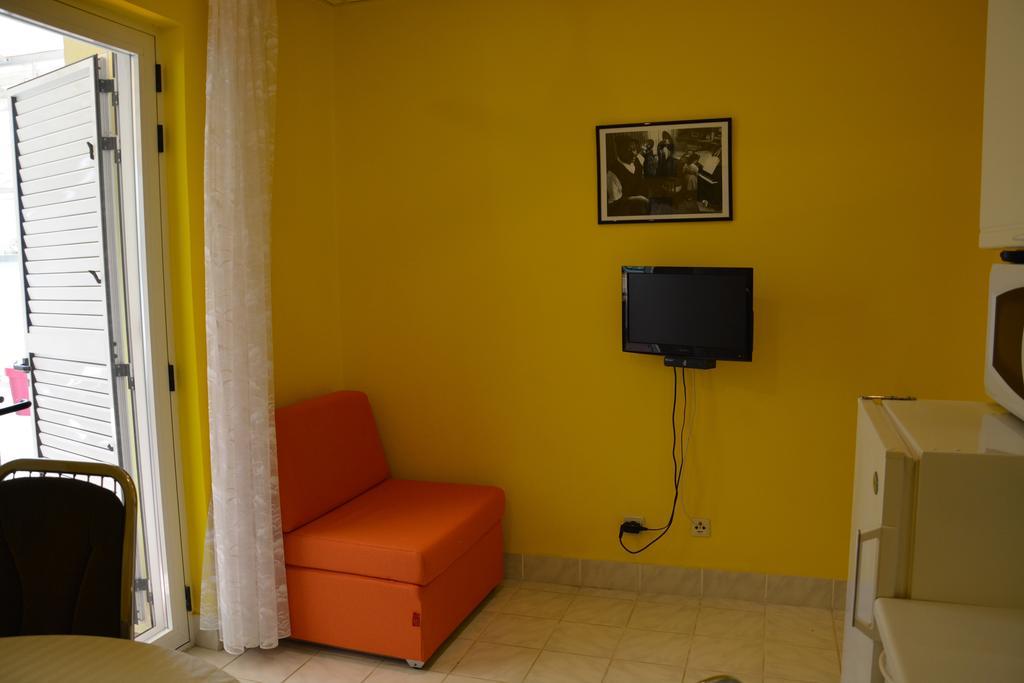 Apartments Gareta Gradac  Pokoj fotografie