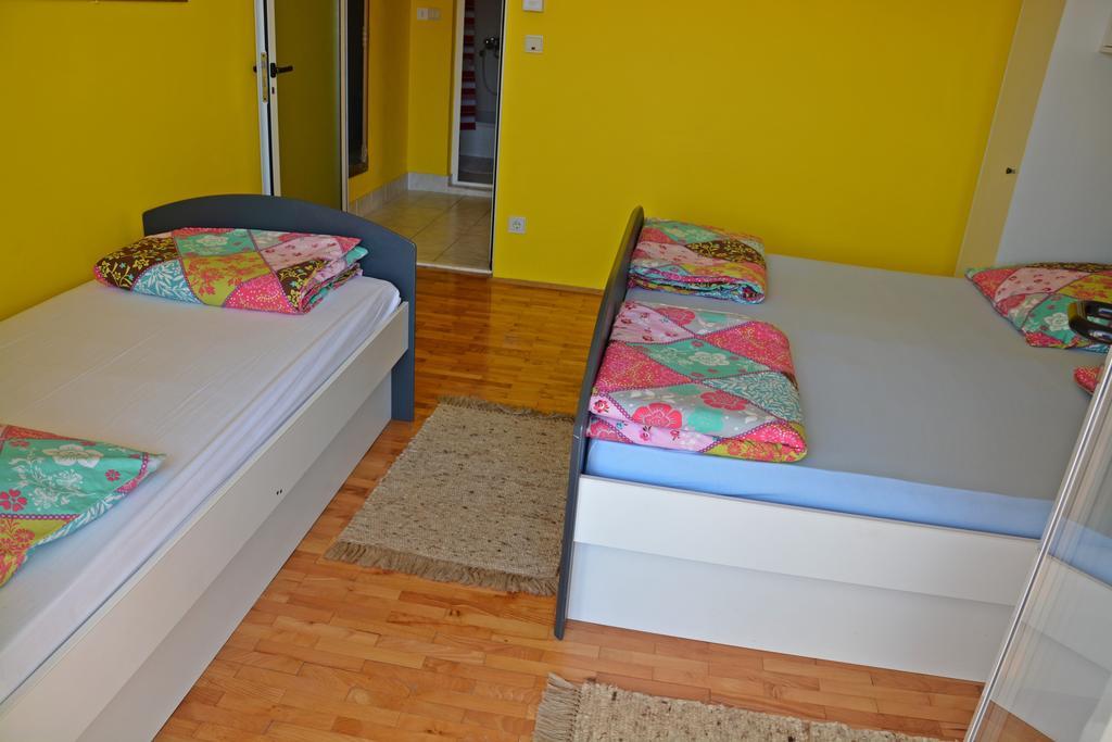Apartments Gareta Gradac  Pokoj fotografie