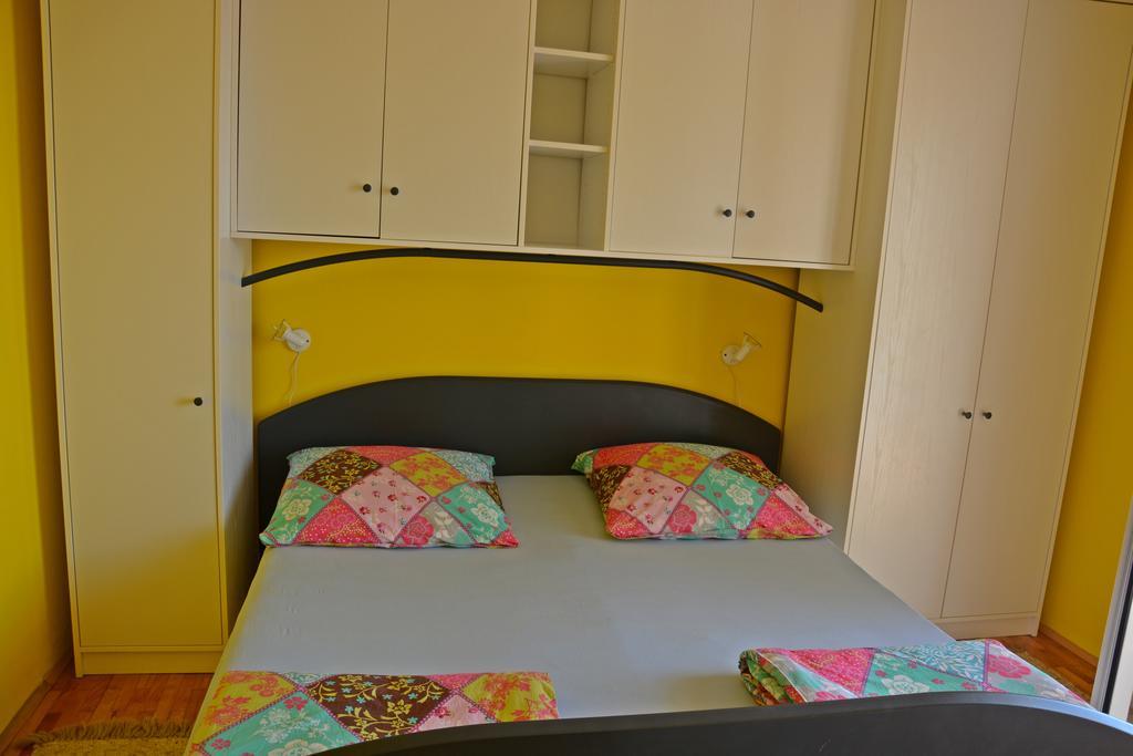 Apartments Gareta Gradac  Pokoj fotografie