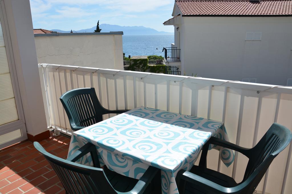 Apartments Gareta Gradac  Pokoj fotografie