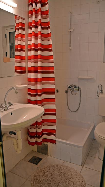 Apartments Gareta Gradac  Pokoj fotografie