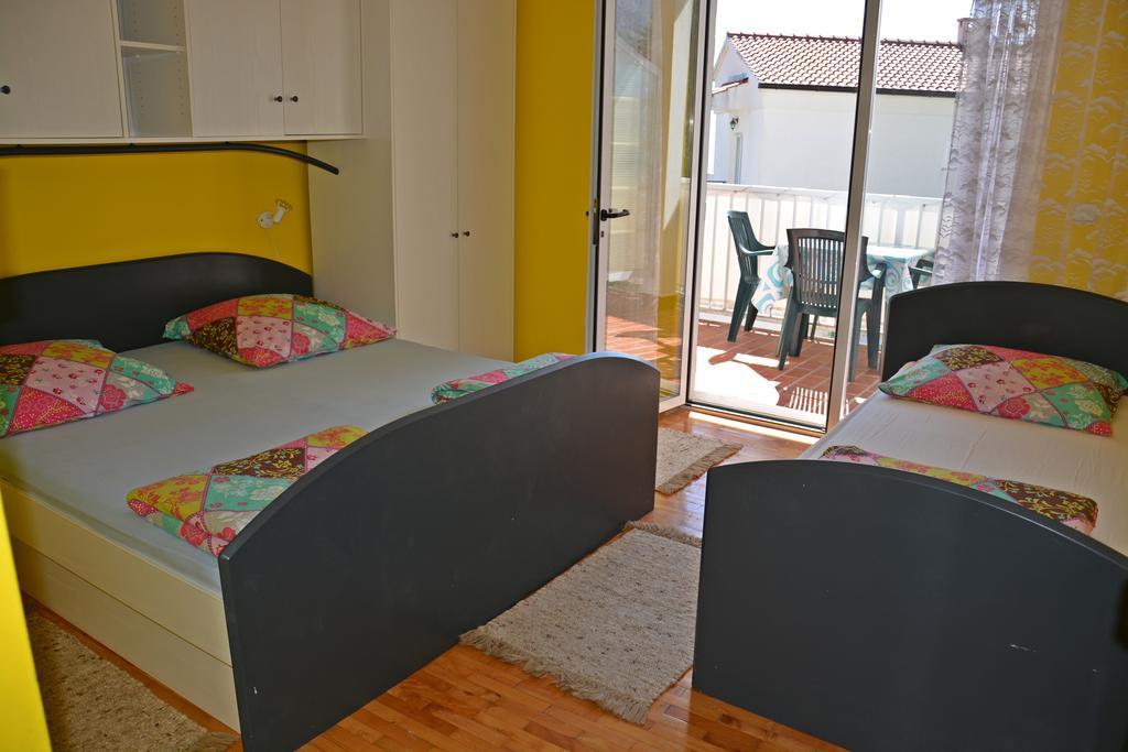 Apartments Gareta Gradac  Pokoj fotografie